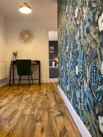 Luxury Riverfront Apartment5